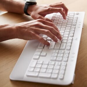 Logitech Signature MK650 Combo For Business teclado Ratón incluido RF Wireless + Bluetooth QWERTZ Húngaro Blanco