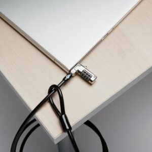 Kensington Candado fino de combinación con cable ultra NanoSaver®