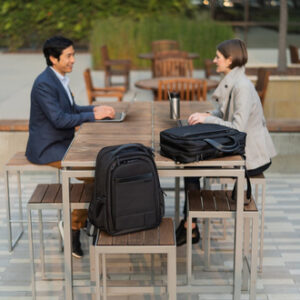 Kensington Mochila Contour™ 2.0 Business para portátiles: 15,6” Kensington Mochila Contour™ 2.0 Business para portátiles: 15,6”