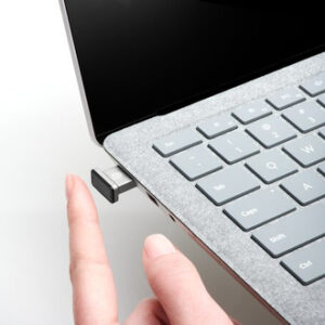 Kensington Llave de huella digital VeriMark™ IT - FIDO2/WebAuth, Windows Hello™ y Windows Hello for Business™ Kensington Llave de huella digital VeriMark™ IT – FIDO2/WebAuth, Windows Hello™ y Windows Hello for Business™