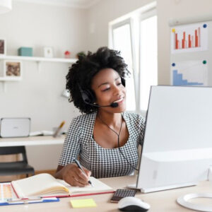 Kensington Auriculares USB-A clásicos con micrófono y control de volumen