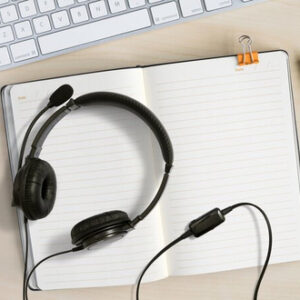 Kensington Auriculares USB-A clásicos con micrófono y control de volumen