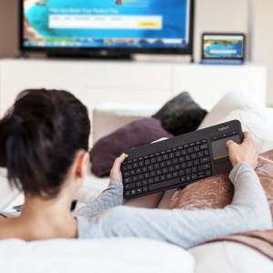 Logitech K400 Plus Tv teclado RF inalámbrico QWERTZ Suizo Negro