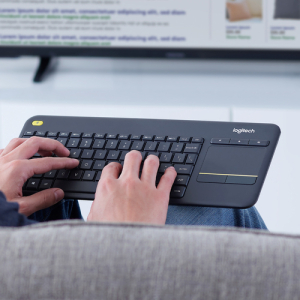 Logitech K400 Plus Tv teclado RF inalámbrico QWERTZ Suizo Negro