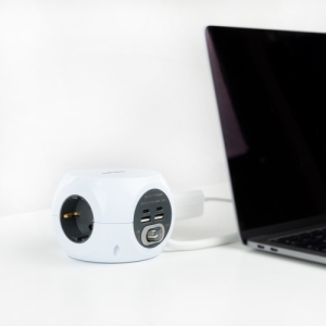 Nanocable Base de 3 enchufes con 4 USB's (2 USB A + 2 USB-C), con interruptor