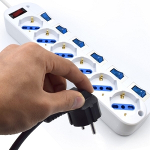 Ewent EW3932-3M limitador de tensión Blanco 6 salidas AC