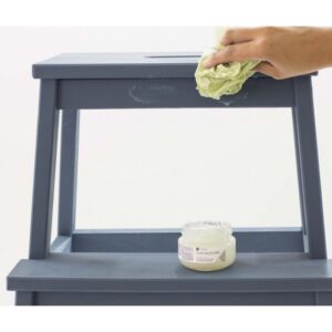 Alternative view of La Pajarita Cera blanca