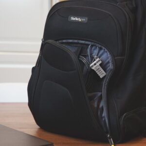 StarTech.com Cable de 2m Universal de Seguridad para Portátiles - Cable con Candado para Portátiles Compatible con Noble Wedge/Nano/K-Slot - Cerradura de Combinación - Anticorte - Antirrobo