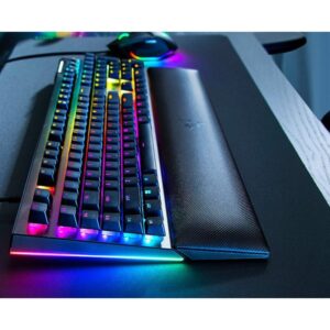 TECLADO RAZER BLACKWIDOW V4 GREEN SWITCH (USA) (RZ03-04690100-R3M1)