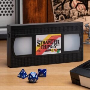 LÁMPARA STRANGER THINGS VHS LOGO PALADONE REDSTRING PP9948ST