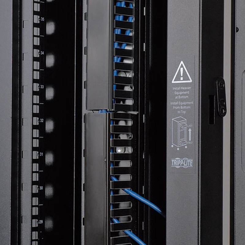 Tripp Lite SRCABLEDUCTVRT Sujetador de cables vertical SmartRack, 1.83 m [6 pies] - Doble ducto de peine con tapa e instalación sin herramientas - Imagen 2