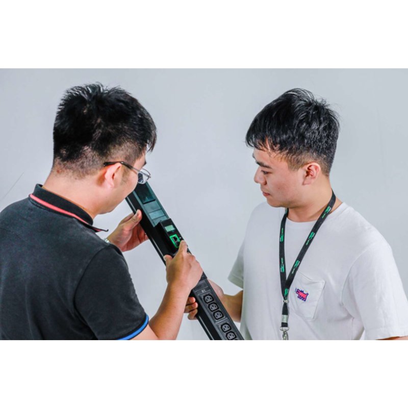 APC EPDU1216M unidad de distribución de energía (PDU) 42 salidas AC 0U Negro - Imagen 6