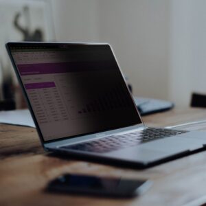 StarTech.com Filtro de Privacidad para Portátil de 14in para MacBook Pro 21/23 - Filtro Anti Luz Azul (51%) para Ordenador Portátil - Filtro Antirreflejo - Reversible - Magnético