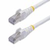 StarTech.com Cable de Red Ethernet CAT8 Blanco 50cm - Snagless - sin Pestillo - 25G/40G - 2000MHz - PoE++ 100W - 26AWG - S/FTP - Alivios de Tensión - Alambre de Cobre Puro - LSZH - Probado con Fluke