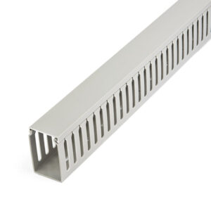 StarTech.com Canaleta para Cableado con Ranura Abierta y Tapa, 50 mm An x 75 mm Al - 2 m Lar - Ranuras de 8 mm, Cubierta de PVC o Conducto de Pared para Cables de Red - Para un Máximo de 180 Cables - UL